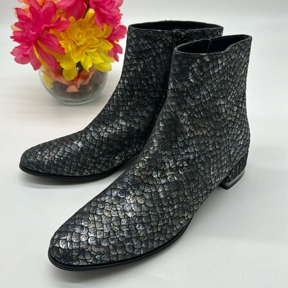 Vaneli Snakeskin Silvery Black Ankle Boots Size 8 BAB7008H